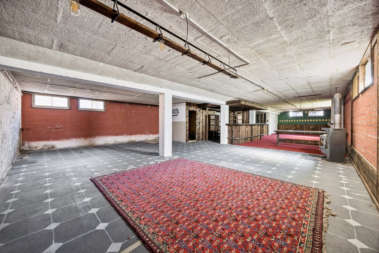 569m² commercial