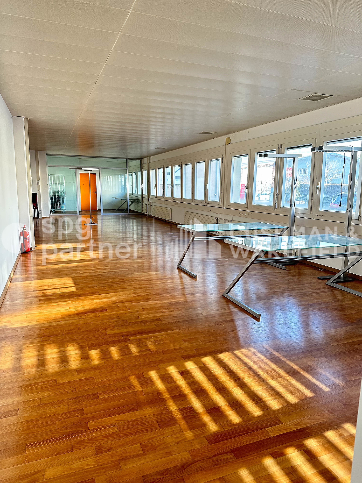 312m² arcade