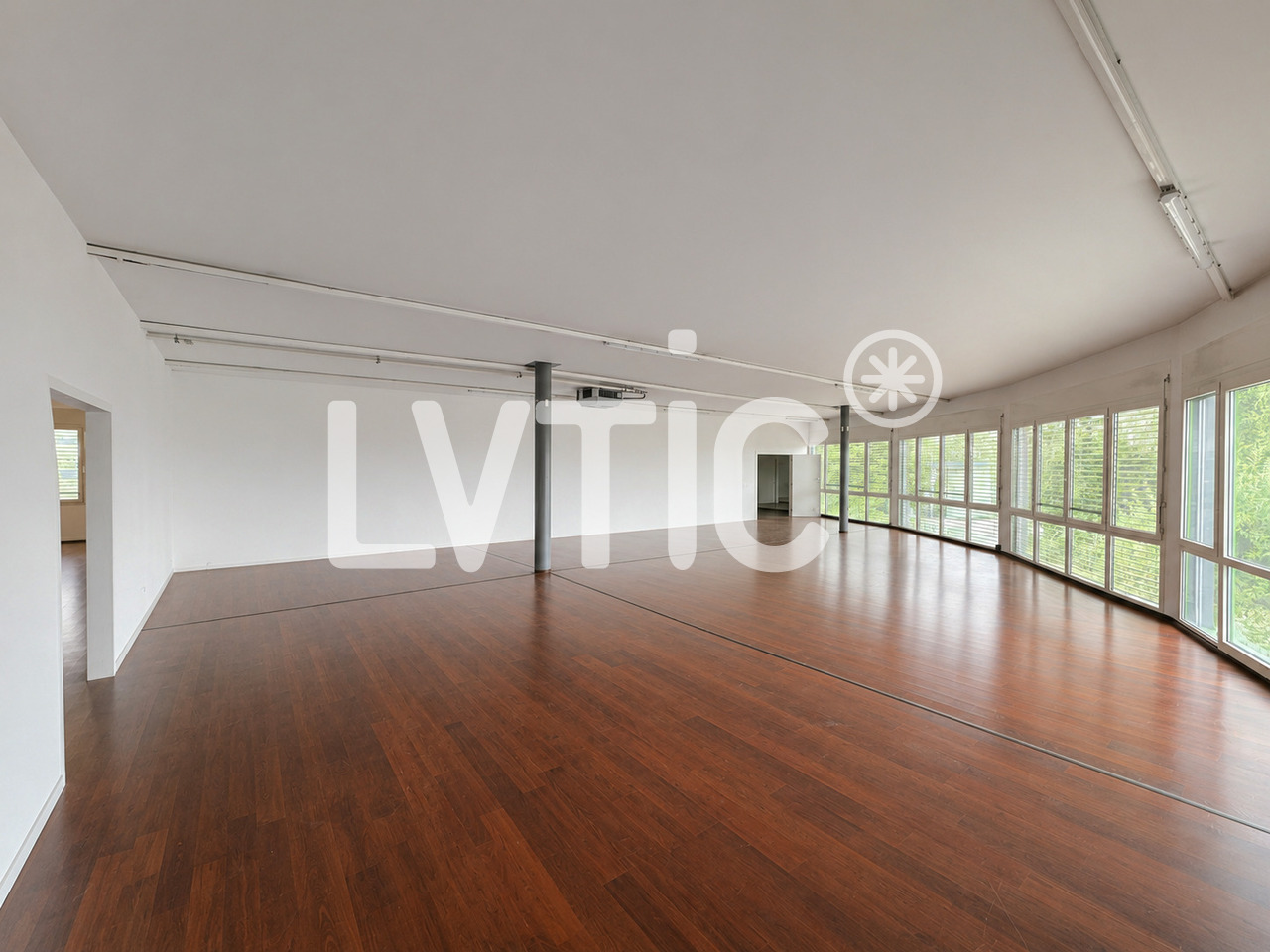 336m² workshop
