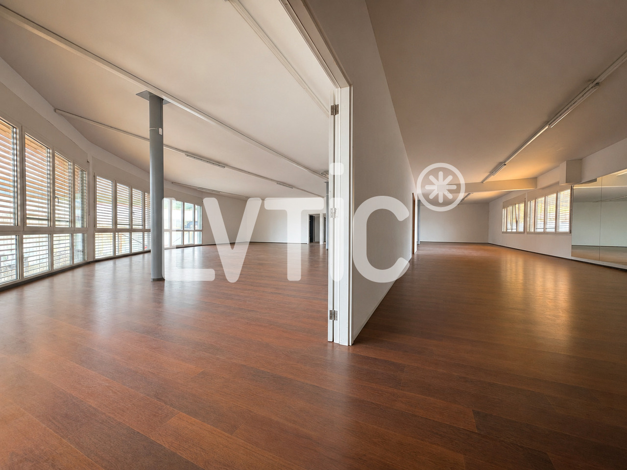 336m² workshop