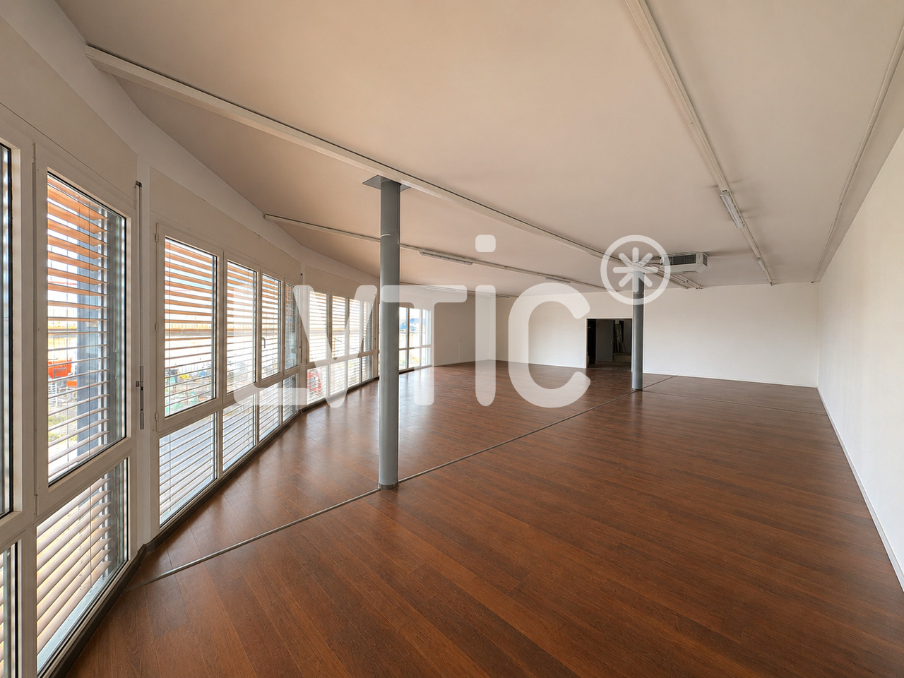 336m² workshop