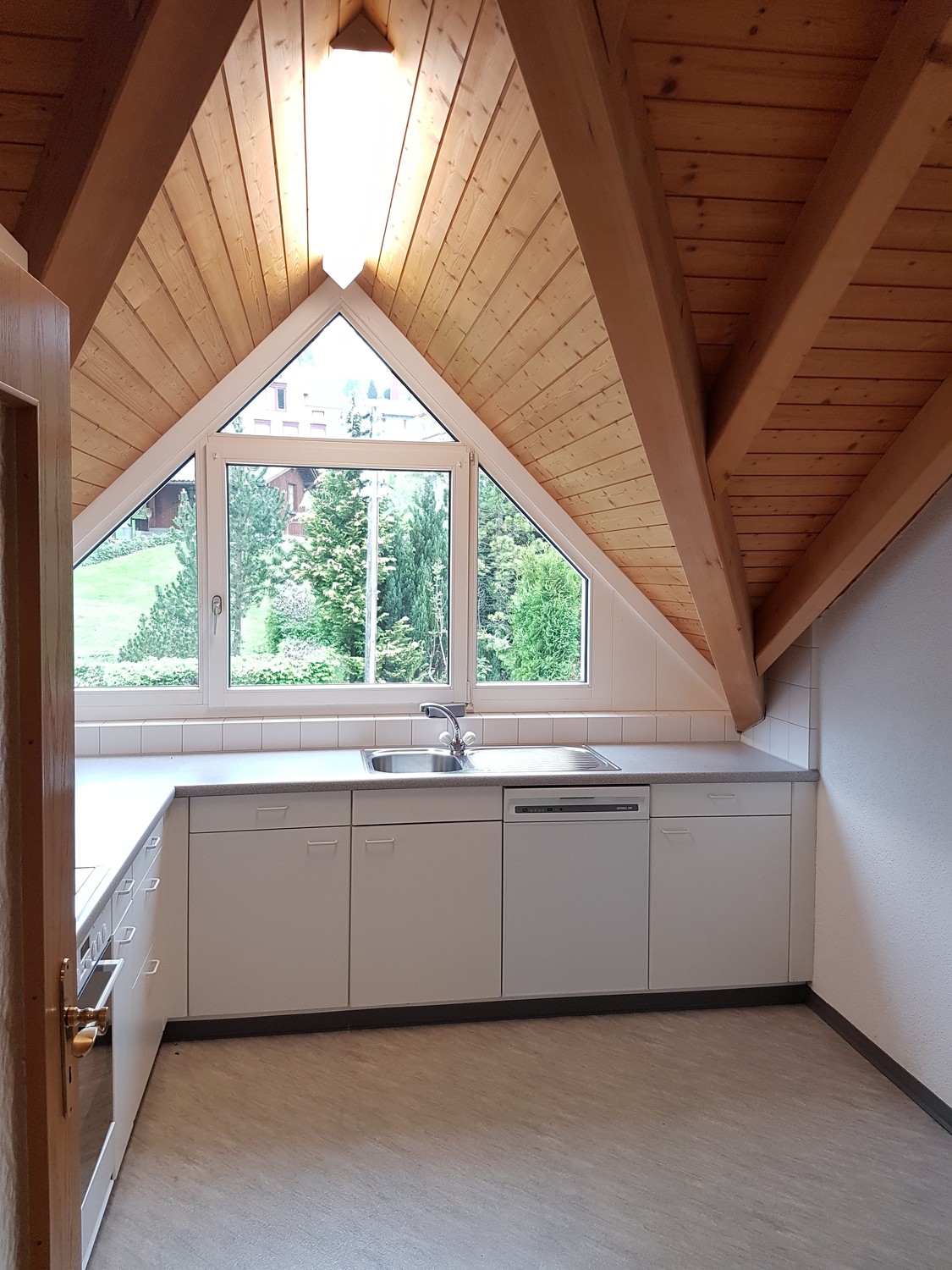 appartamento mansardato di 2 locali, foto 2 di 10