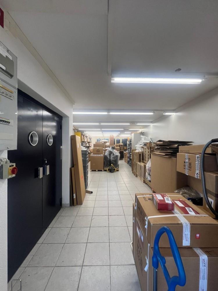 254m² negozio