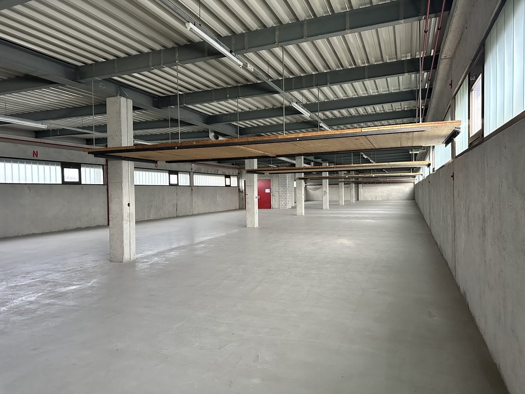 753m² magazzino