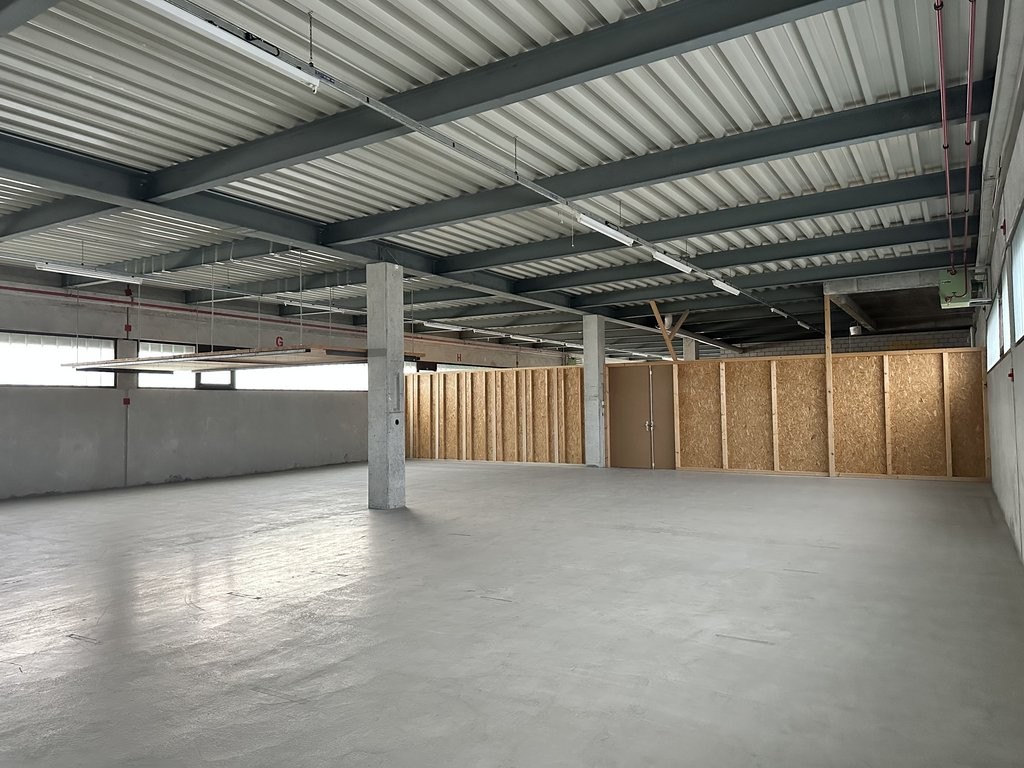 753m² magazzino
