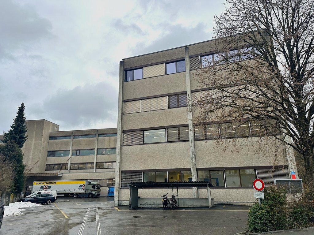 753m² magazzino