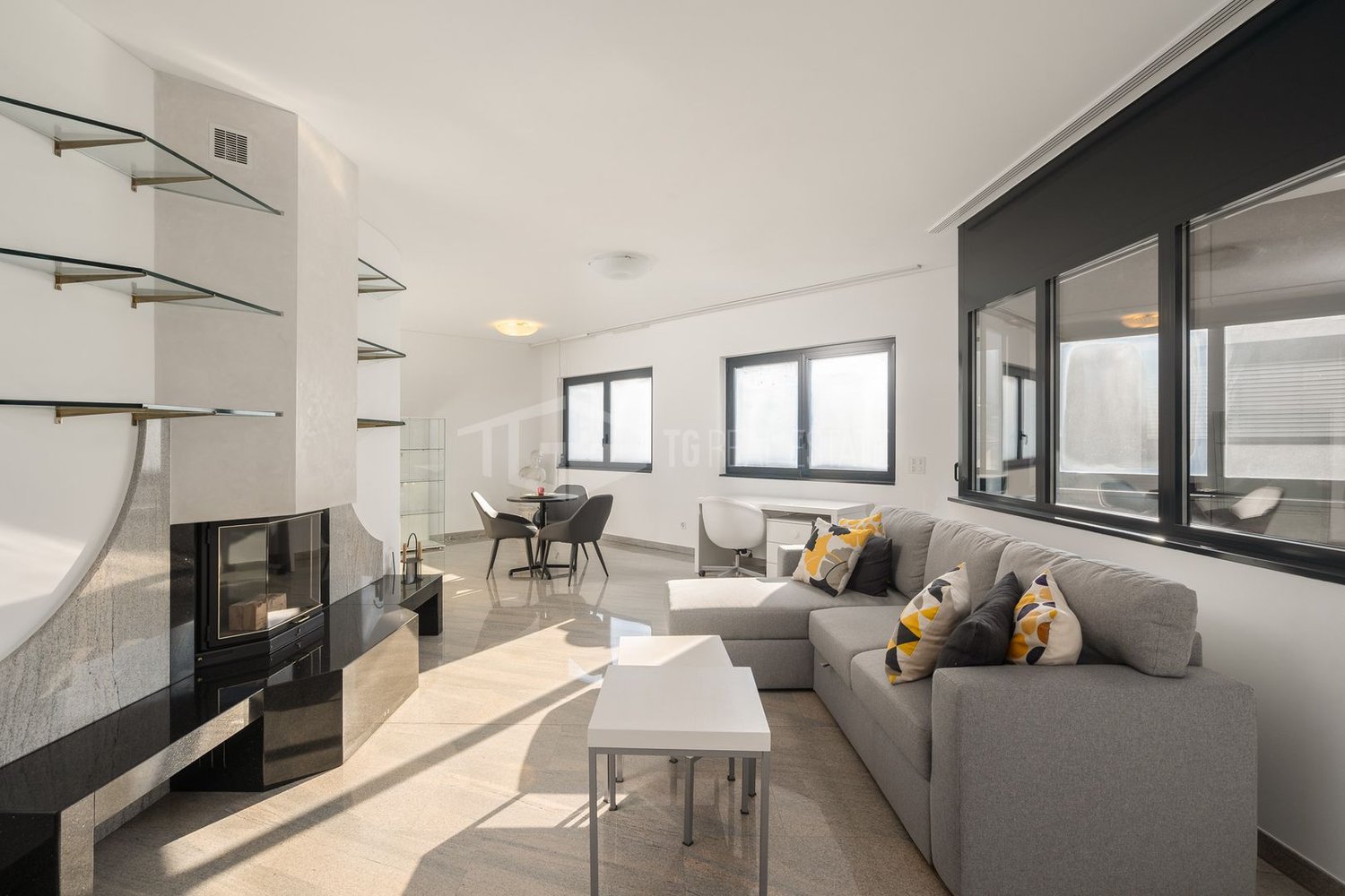 Appartamento mansardato di 4 ½ locali, foto 2 di 10