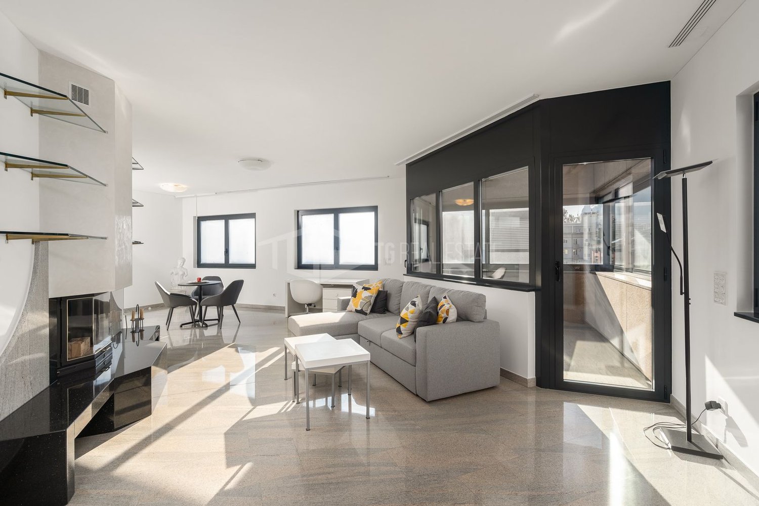 Appartamento mansardato di 4 ½ locali, foto 1 di 10
