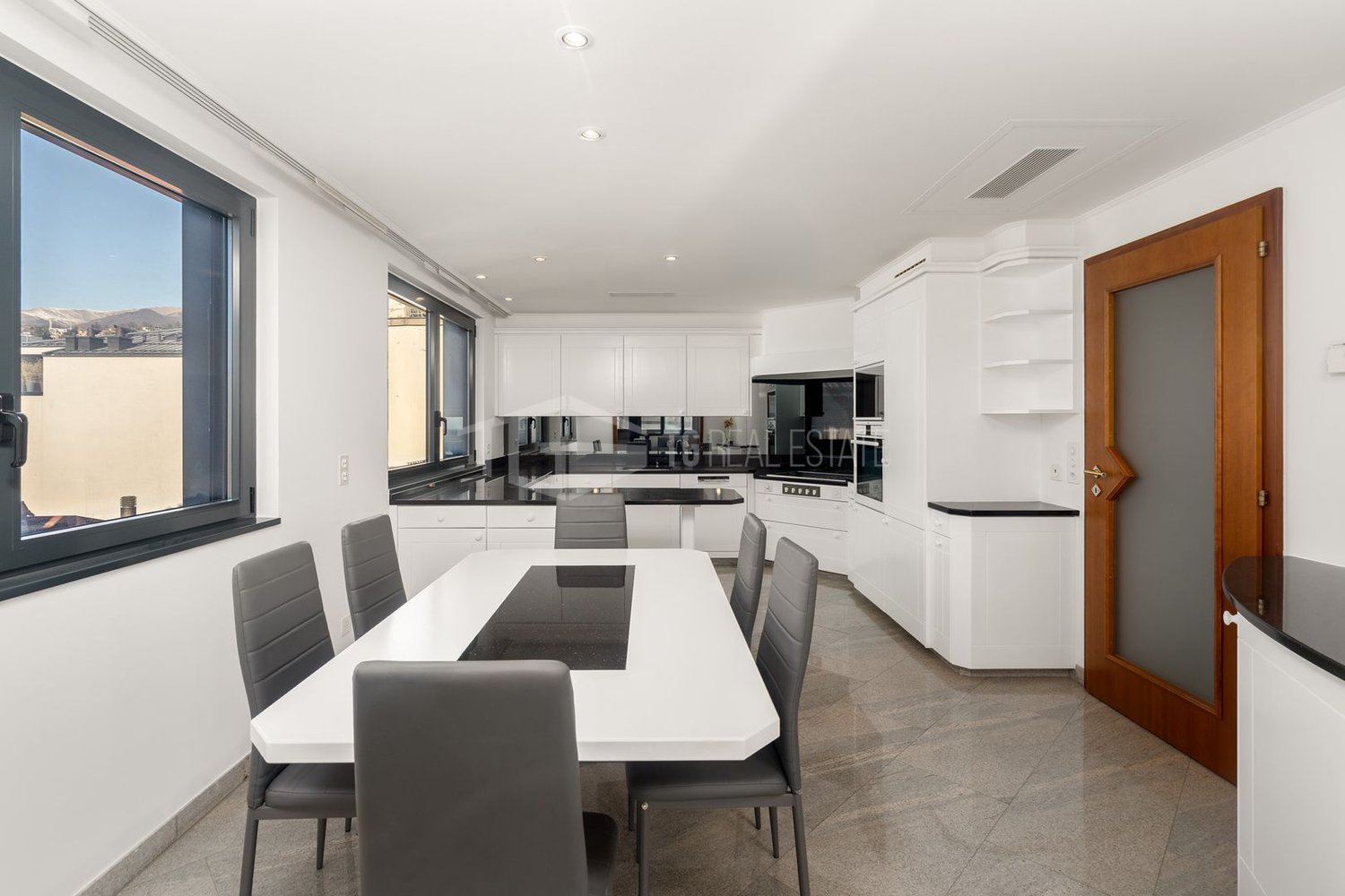 Appartamento mansardato di 4 ½ locali, foto 4 di 10
