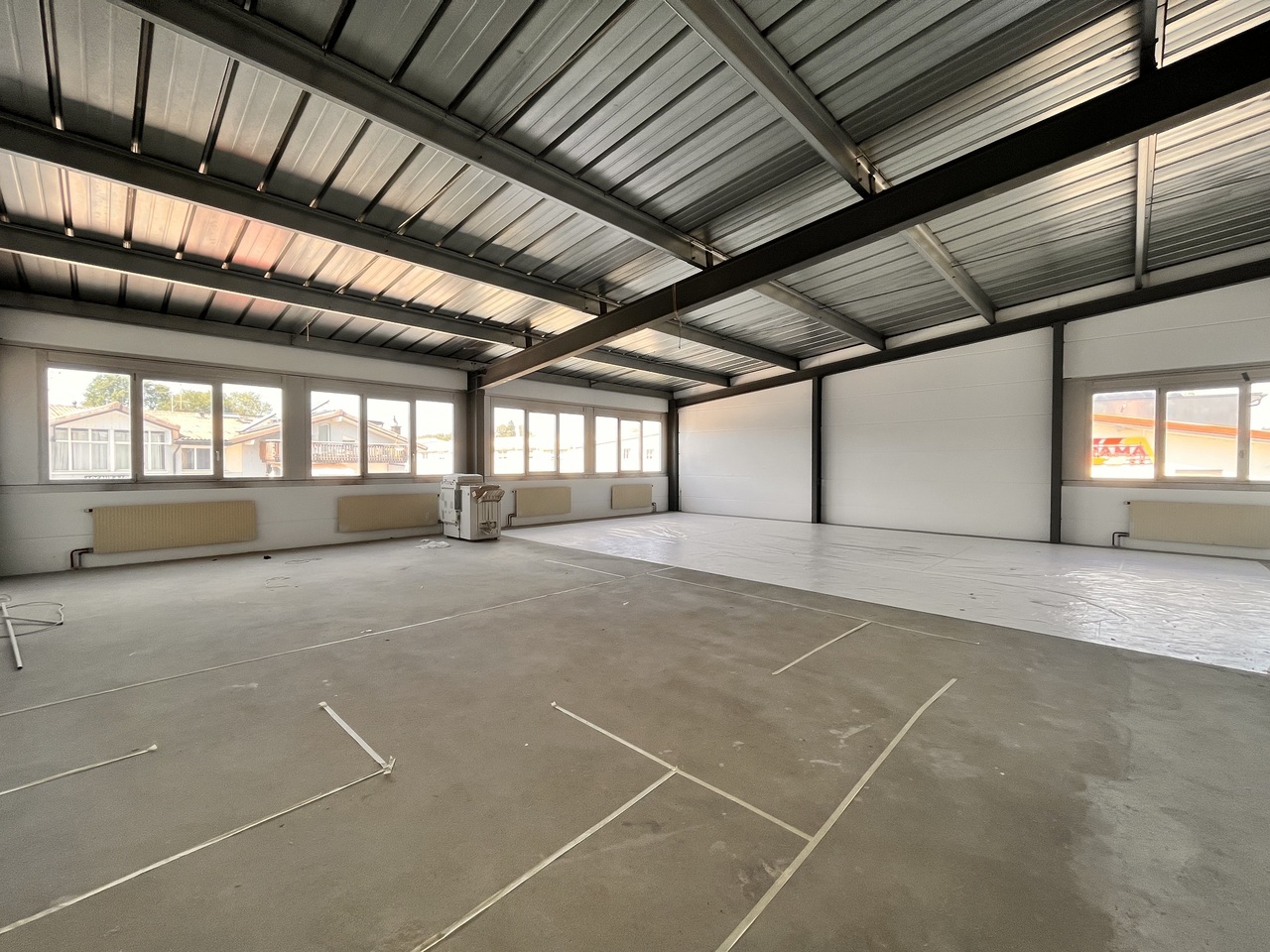 136m² office