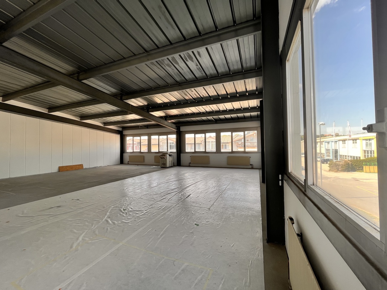 136m² office