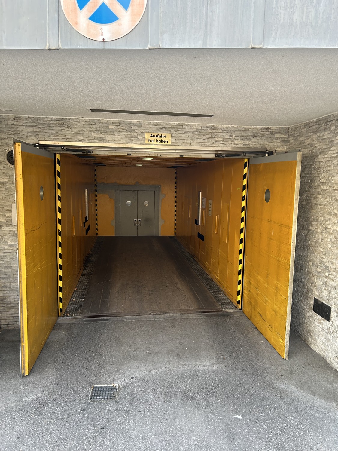 Posto auto sotterraneo di 13m²
