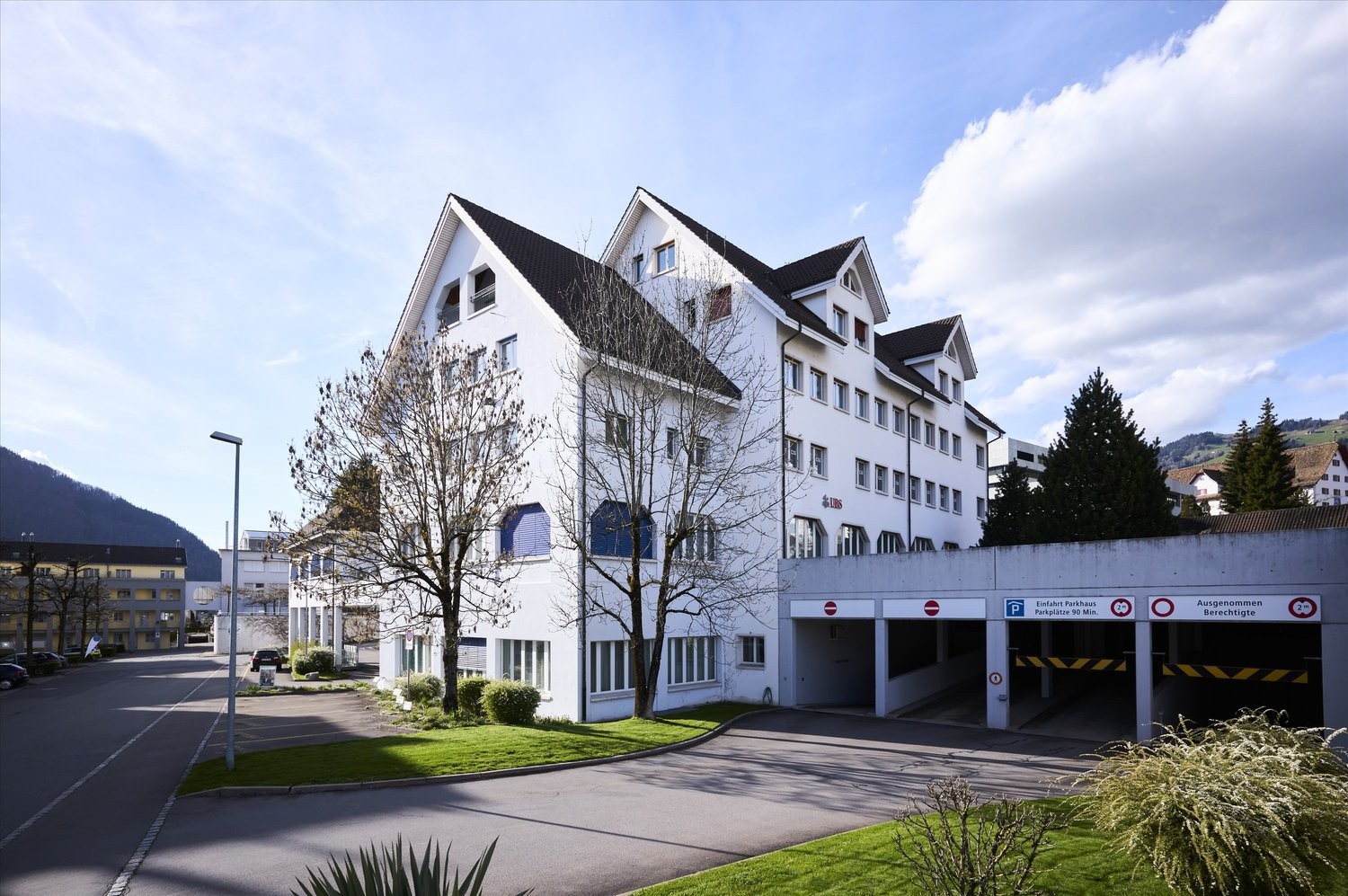 180m² office