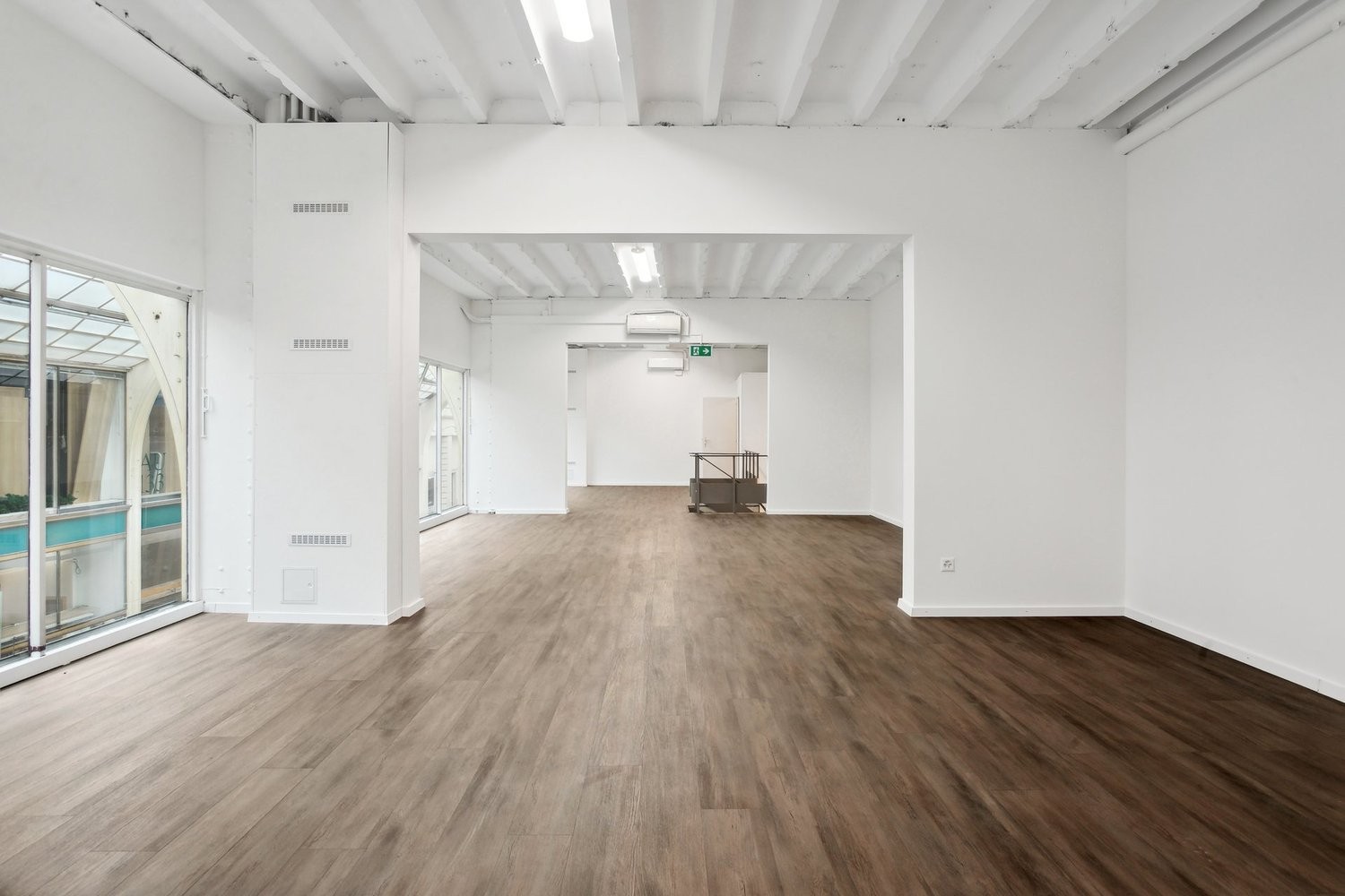165m² shop