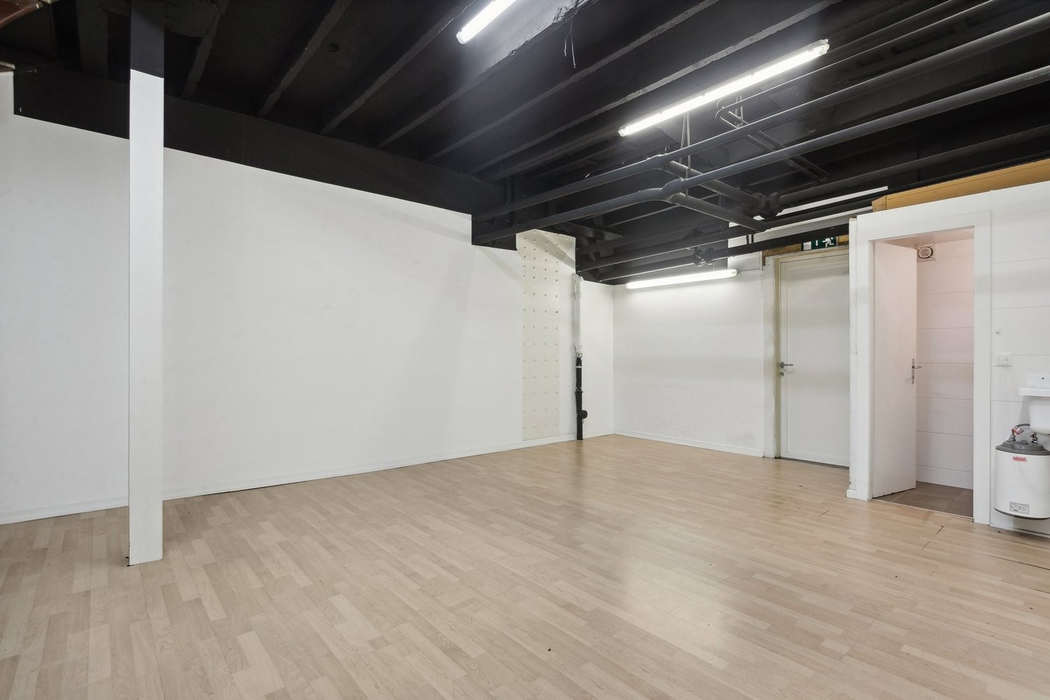 165m² shop