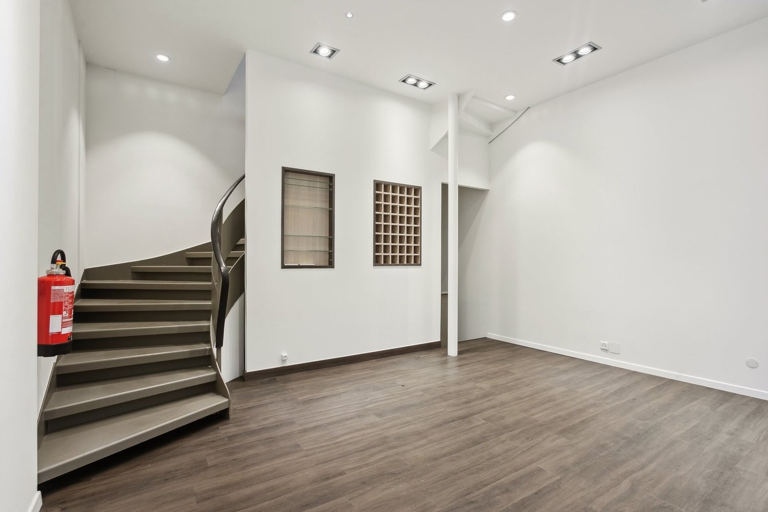165m² shop