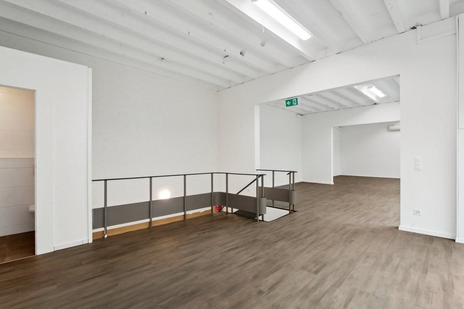165m² shop