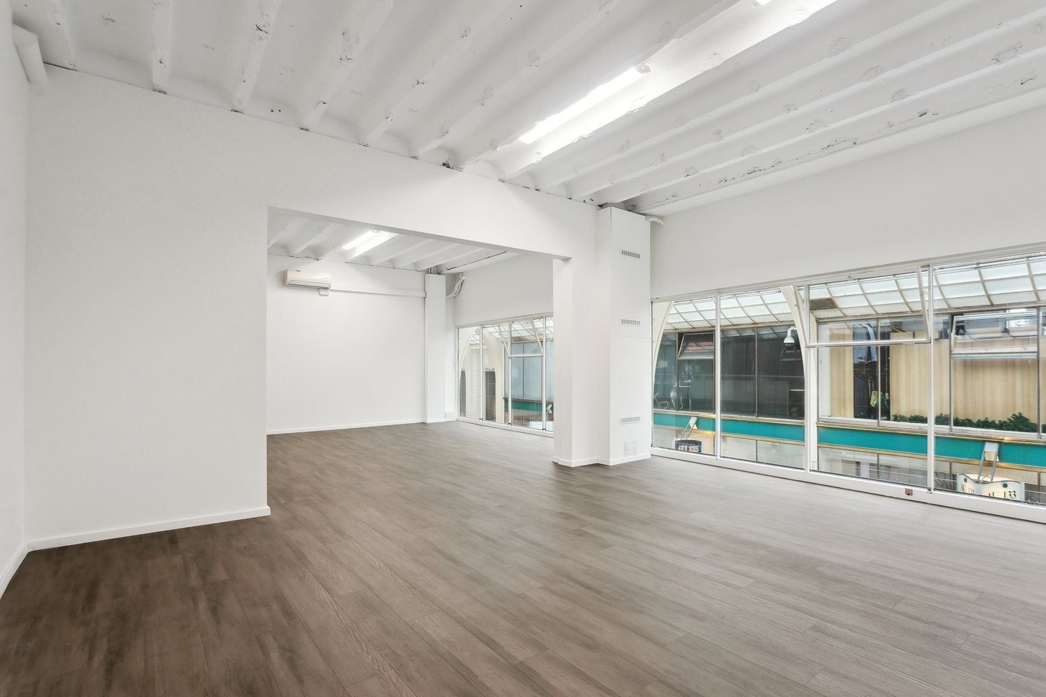 165m² shop