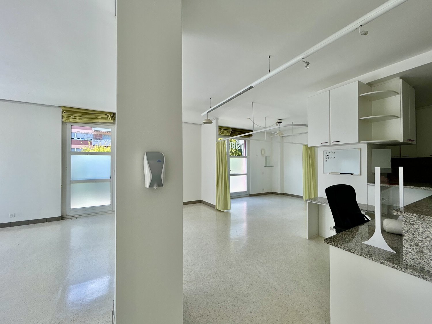 148m² living / commercial building
