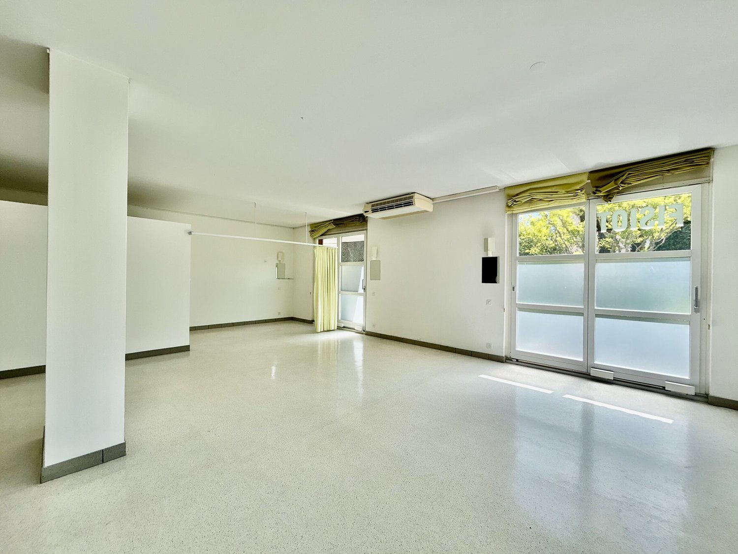 148m² living / commercial building