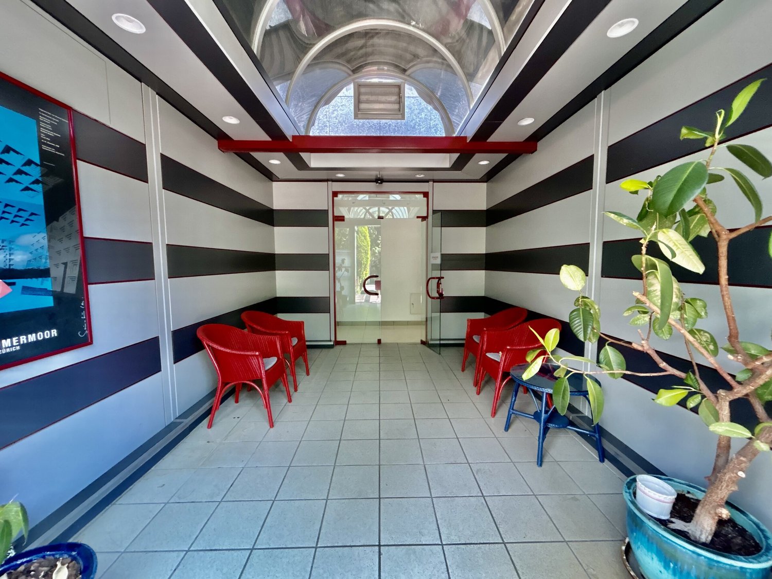 148m² living / commercial building