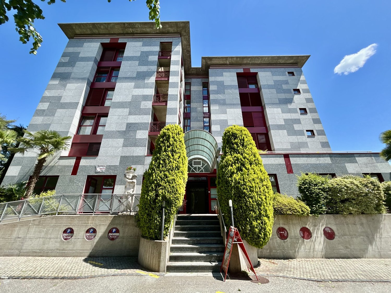 148m² living / commercial building