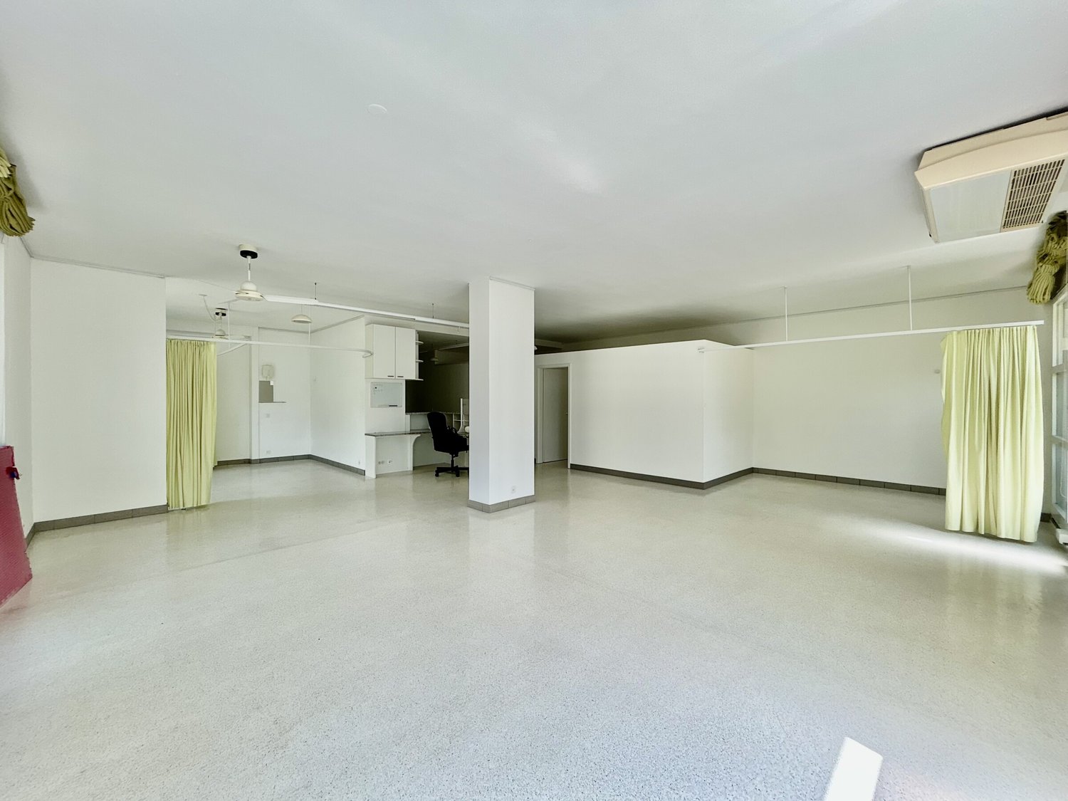 148m² living / commercial building