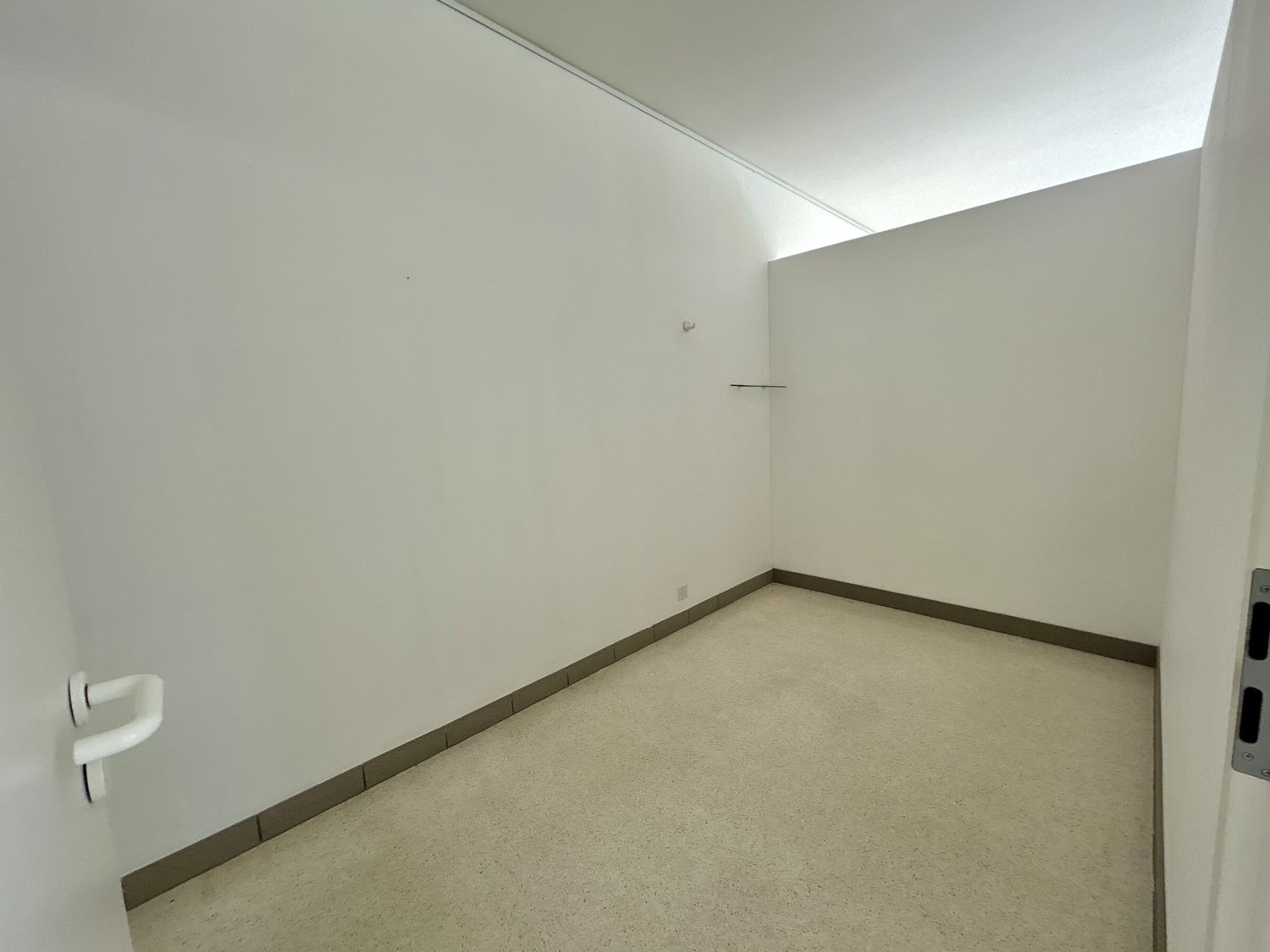 148m² living / commercial building