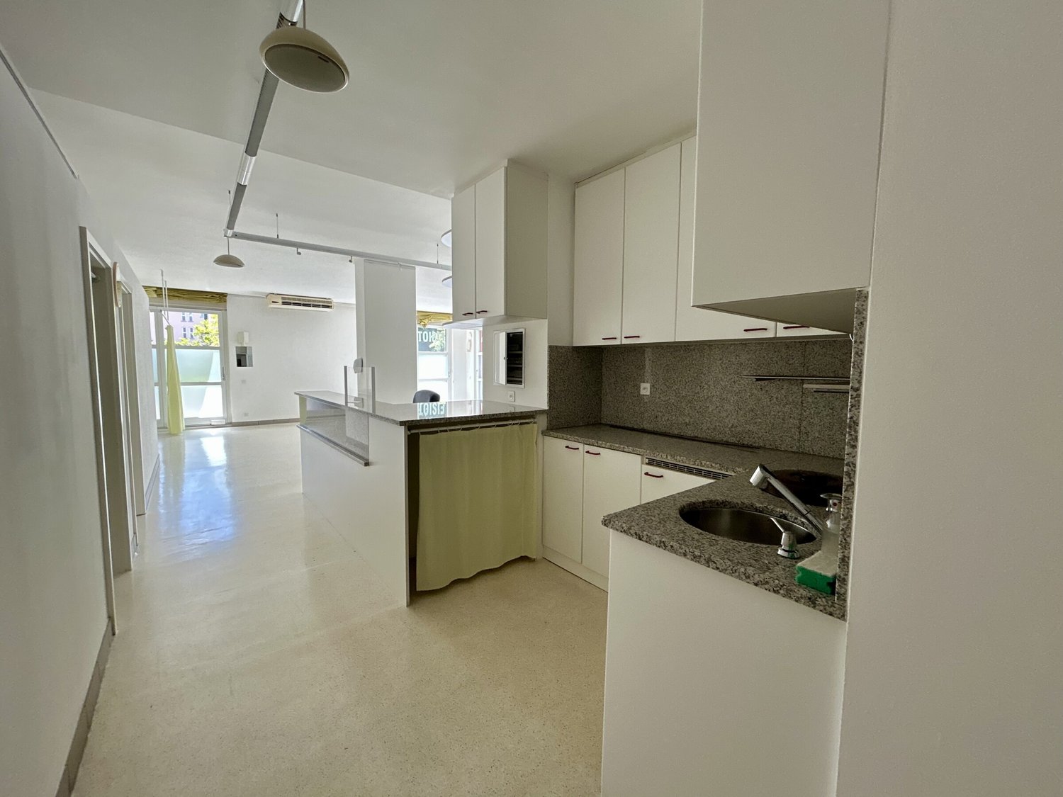 148m² living / commercial building