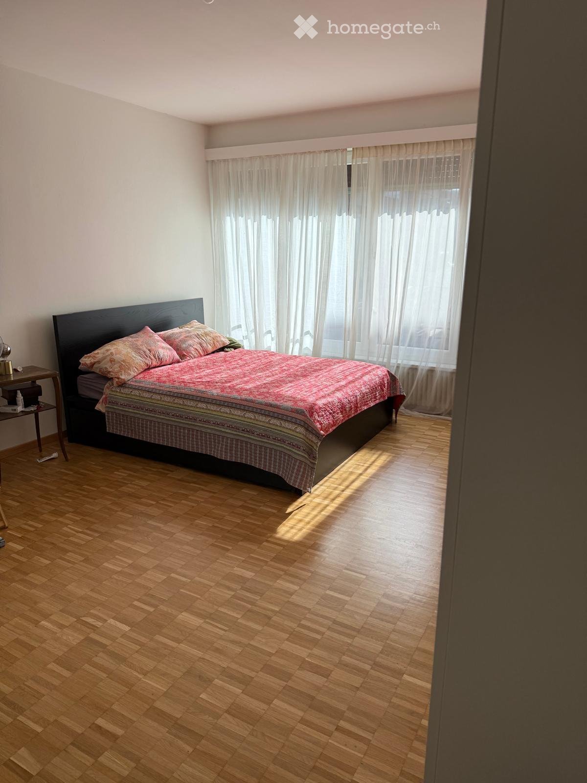Appartamento molto comodo con stanze grandi e luminose. In ottimo stato, foto 5 di 5