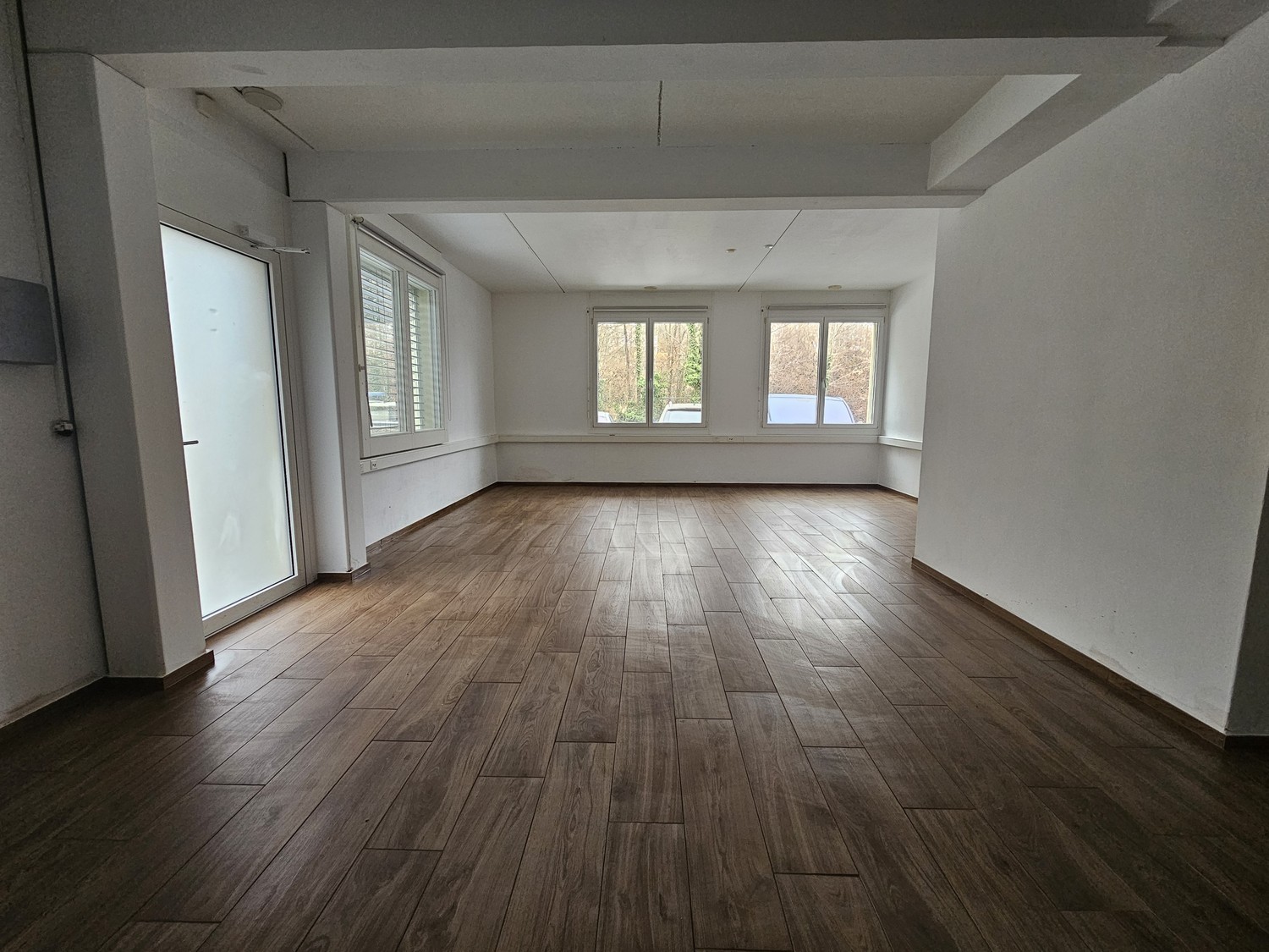 60m² office