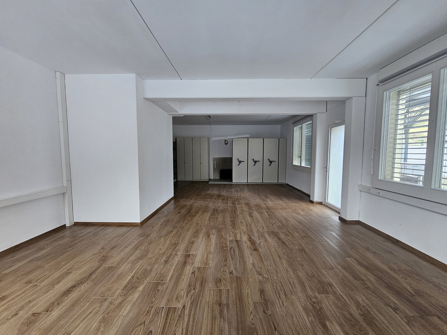 60m² office