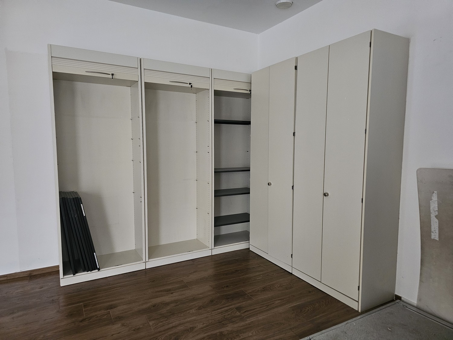 60m² office