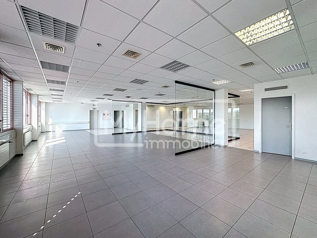 516m² shop