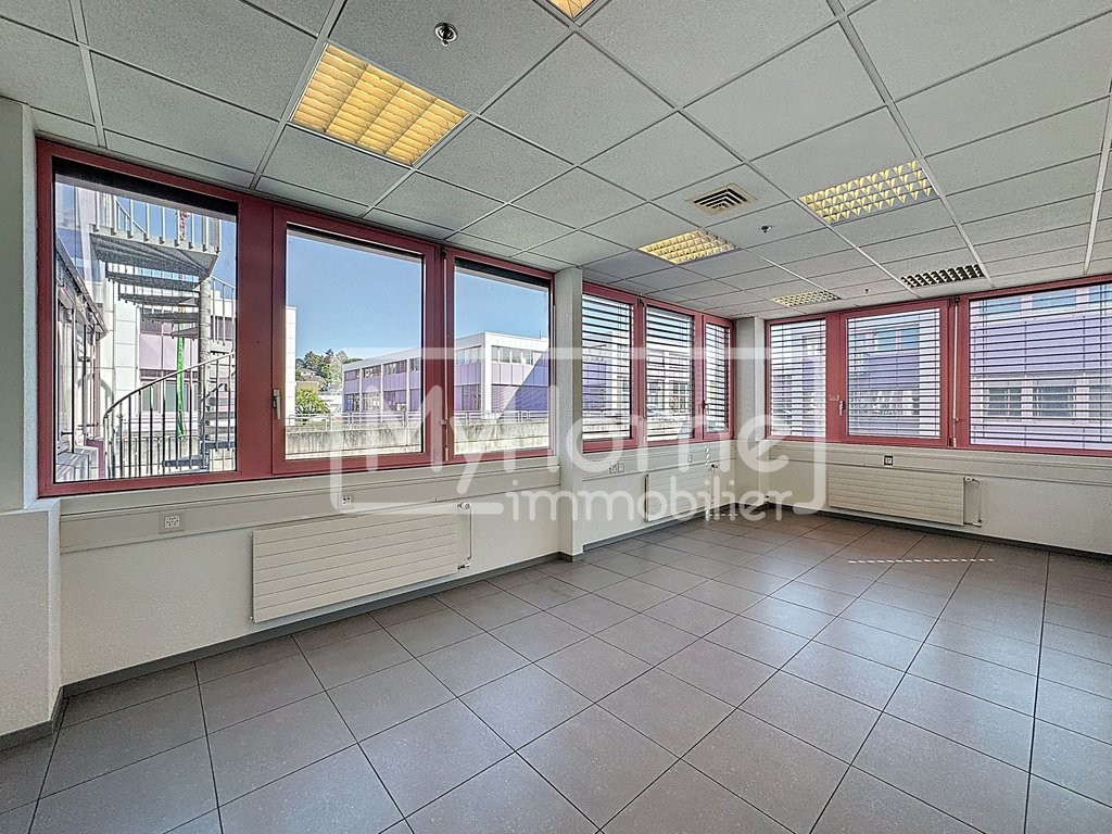 516m² shop