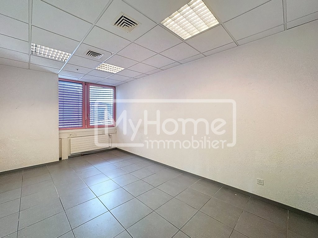516m² shop