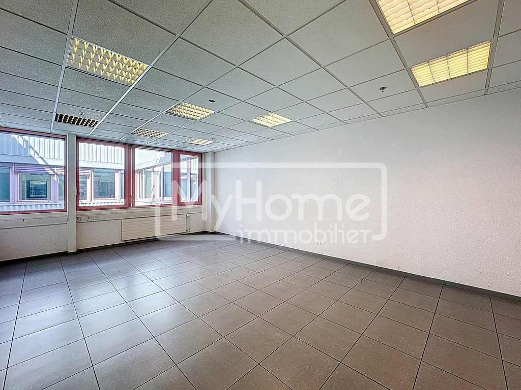 516m² shop