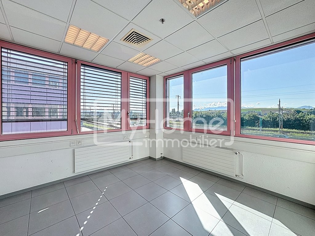 516m² shop