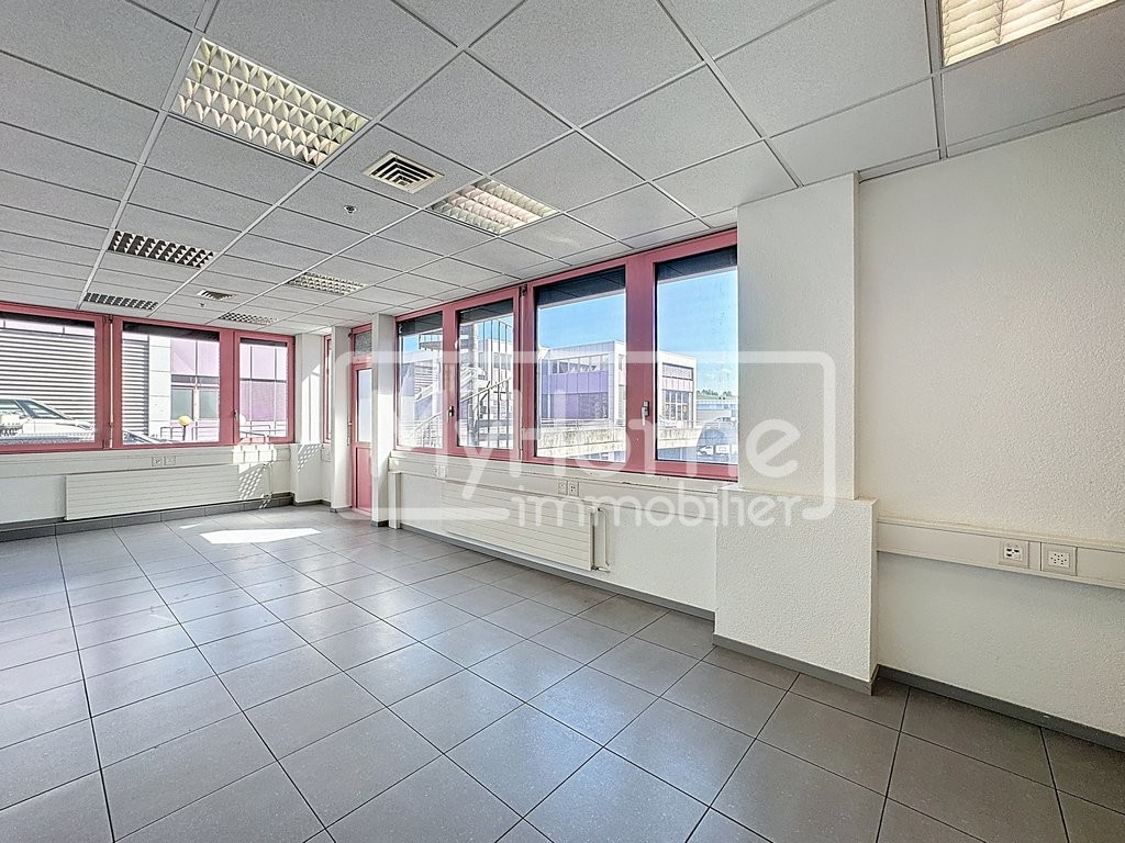 516m² shop