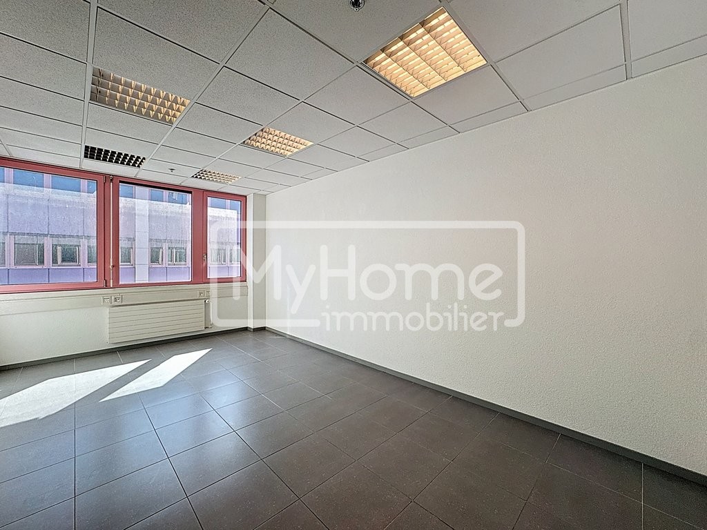 516m² shop