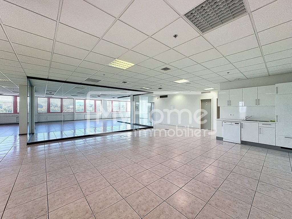 516m² shop