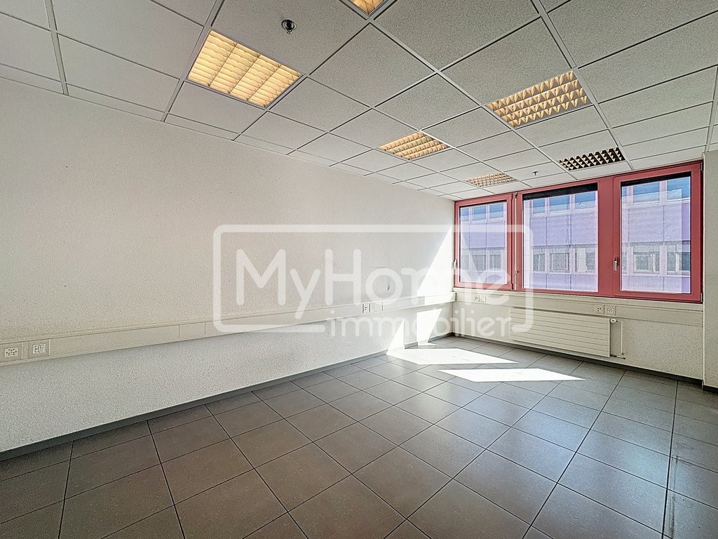 516m² shop