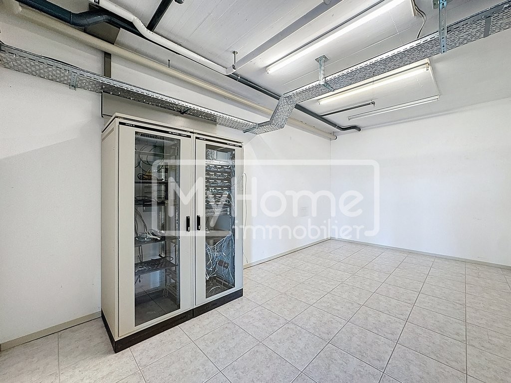 516m² shop
