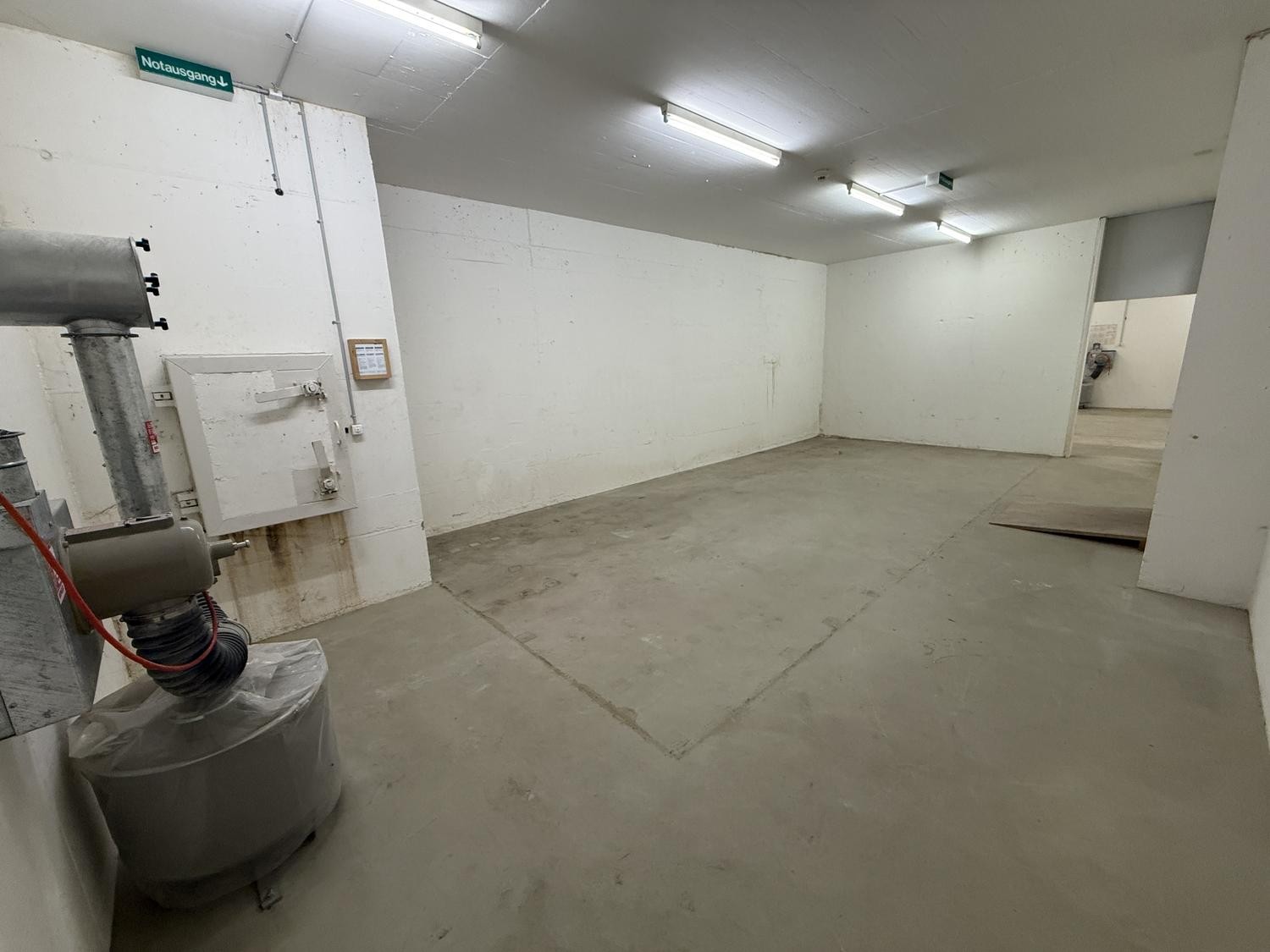 96m² di locale cantina