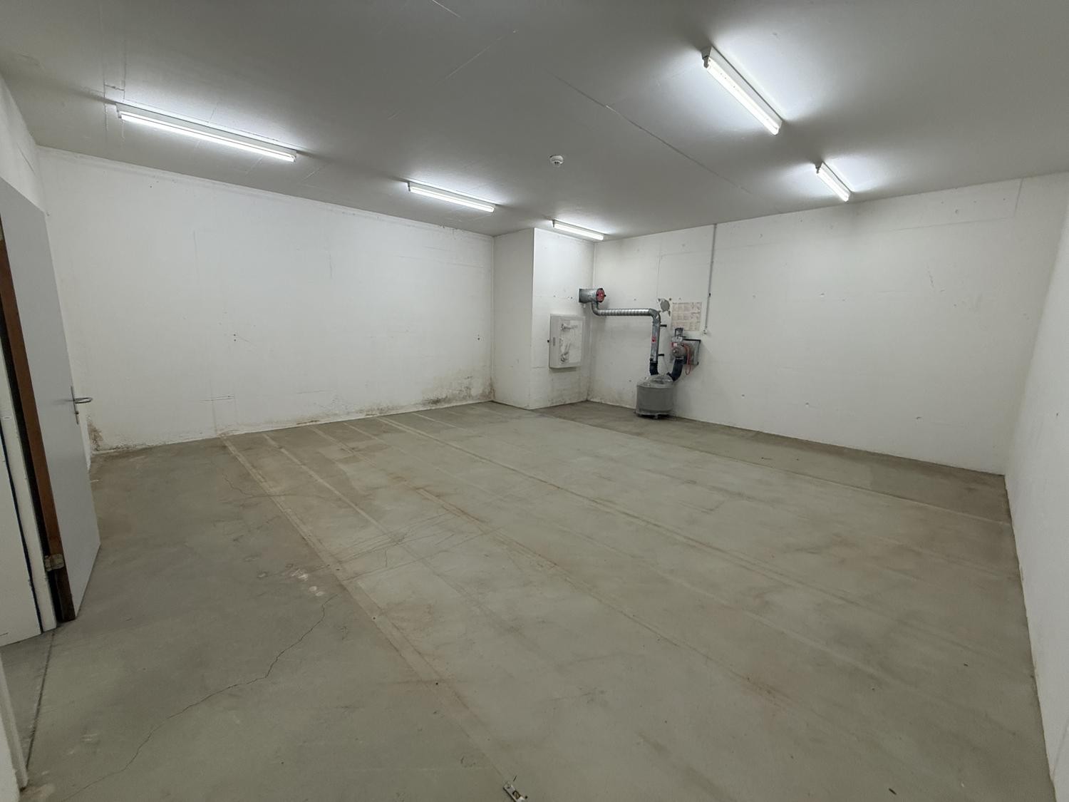 96m² di locale cantina