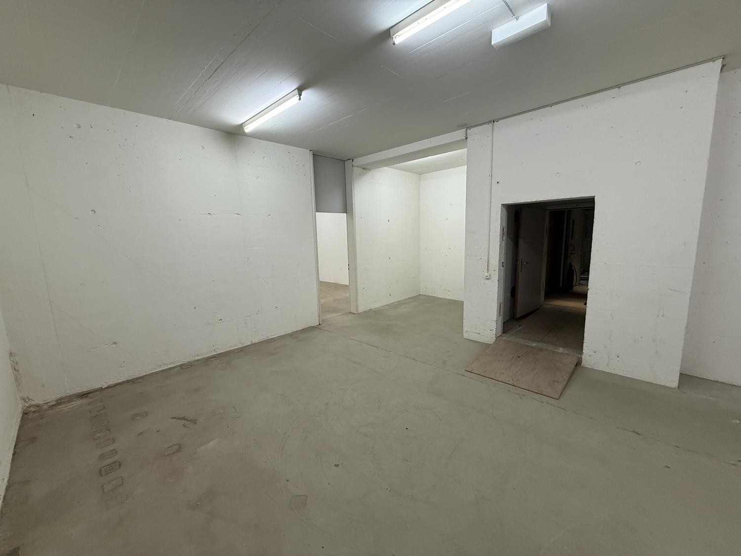 96m² di locale cantina
