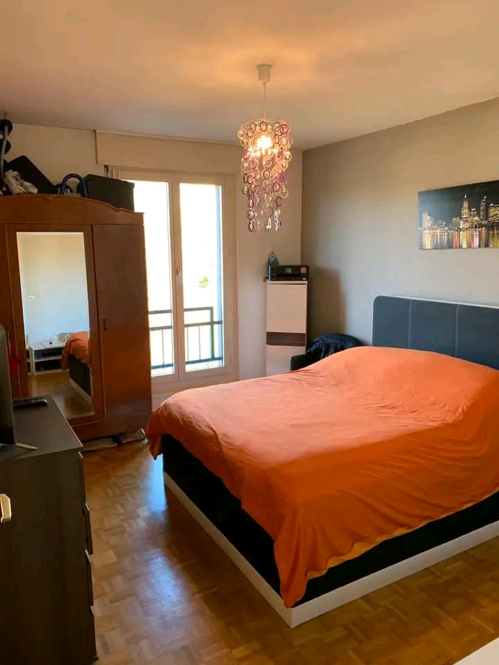 Camera in appartamento condiviso, foto 1 di 2