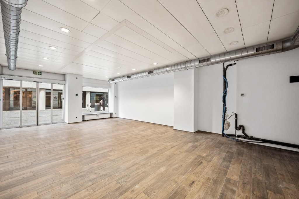 negozio di 65m²