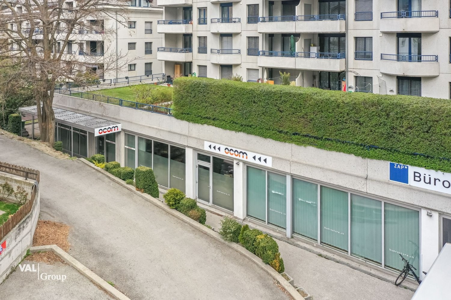 425m² living / commercial building