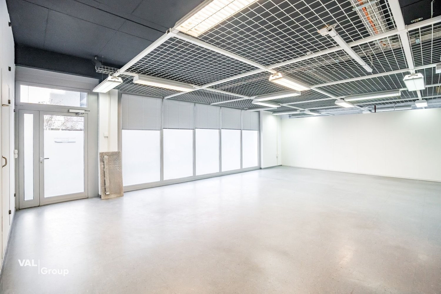 425m² living / commercial building